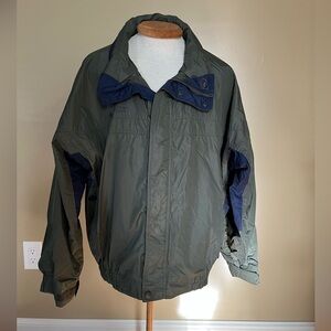 Columbia Sportswear Co. Men's XL Green / Blue Water Resistant Jacket. Pre-owned